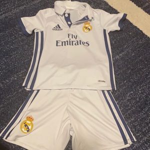 Real Madrid adidas outfit for boys size 5t